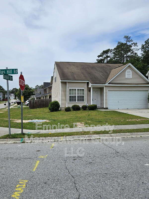Columbia House: 401 Dukes Hill Rd