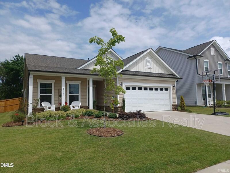 Fuquay Varina House: 2131 Fox Chapel Place