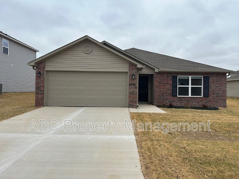 Bentonville House: 4404 SW Sackett Ave