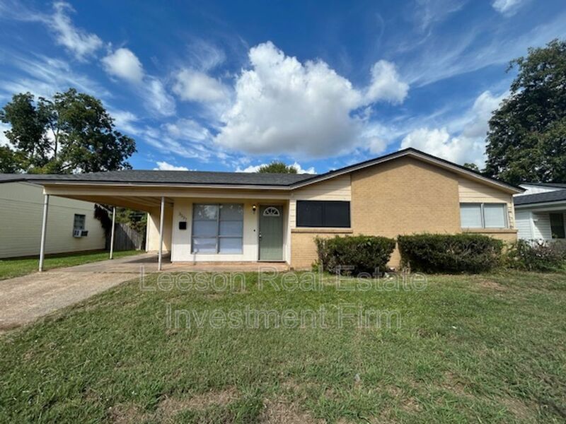 Bossier City House: 3227 Gay Blvd