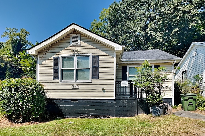 Atlanta House: 232 Chappell Rd NW