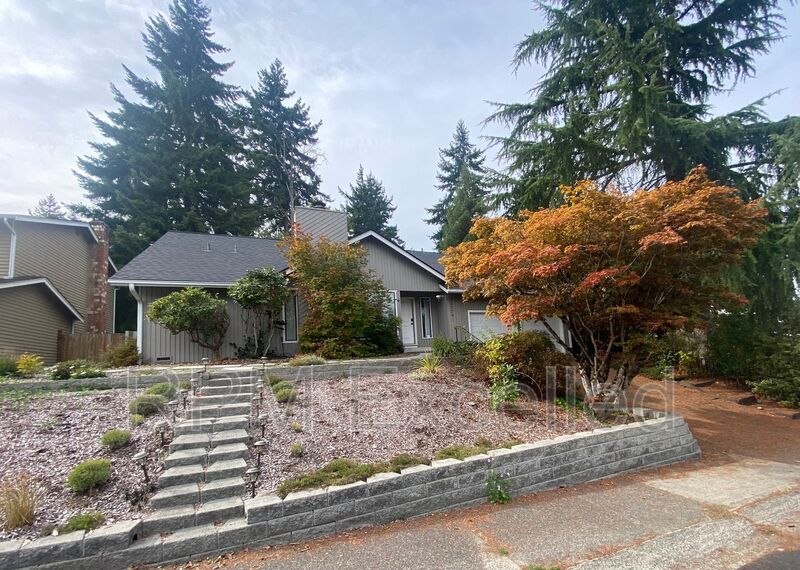 Federal Way House: 32229 2nd Ave SW