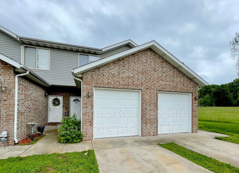 Ozark Townhome: 5596 N. Green