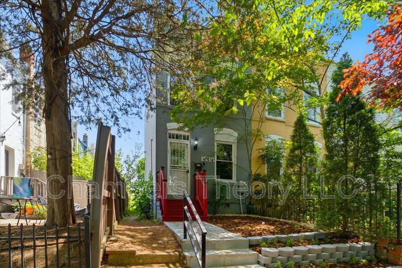Washington House: 1535 Constitution Ave NE