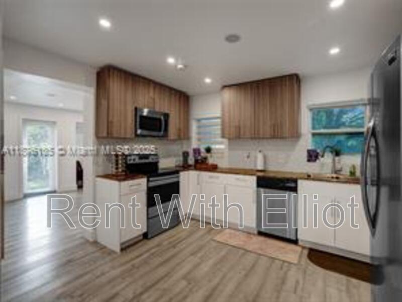 Dania Beach House: 3291 SW 44 St