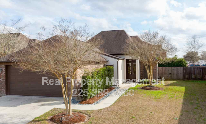 Baton Rouge House: 9462 Country Lake Dr.