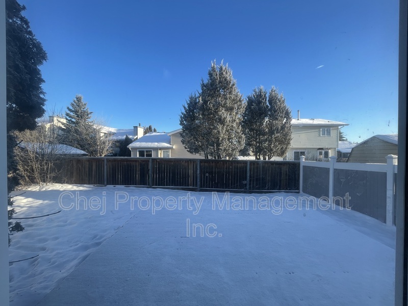 Edmonton House: 8105 188A Street Northwest