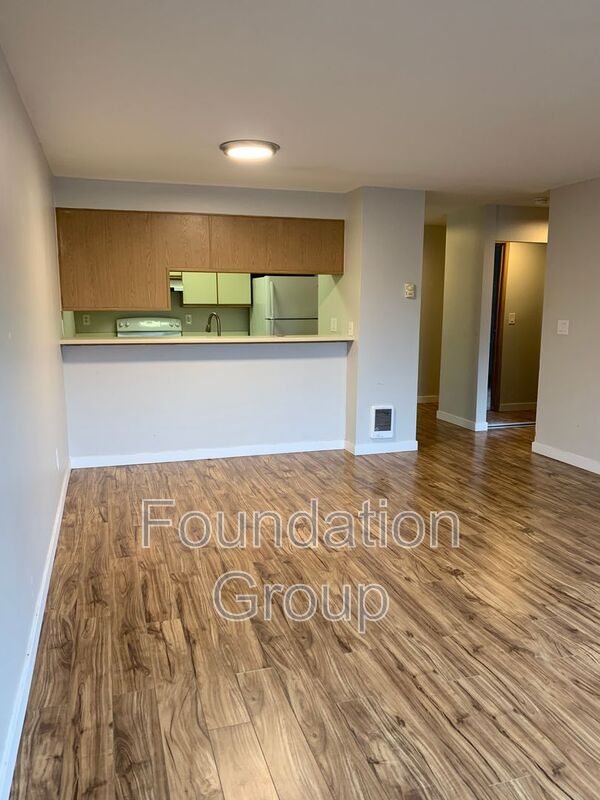 Seattle House: 745 Summit Ave E