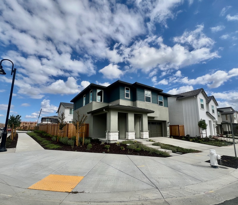 Fairfield House: 2604 Atascadero Dr
