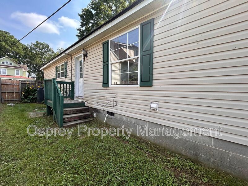 Spacious 4-Bedroom Home W/Sunroom & Large Backyard