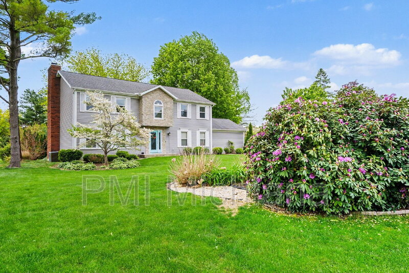 Granger House: 15888 Muirfield Court