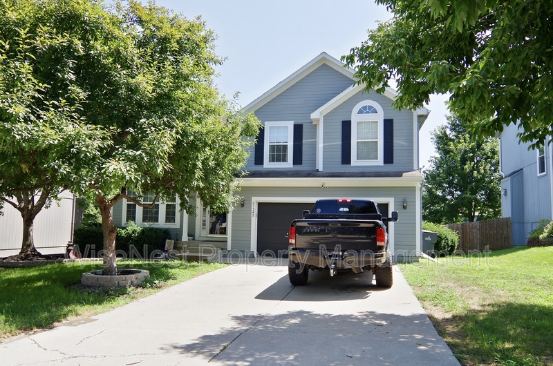 Olathe House: 21247 West 120th Terrace