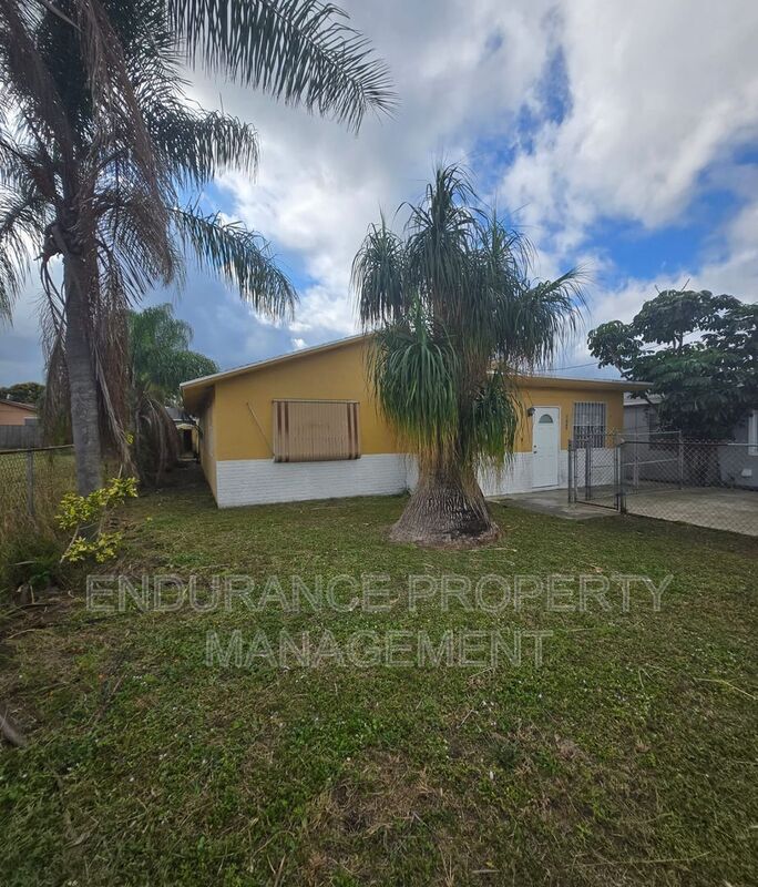 Riviera Beach House: 1489 Silver Beach Rd
