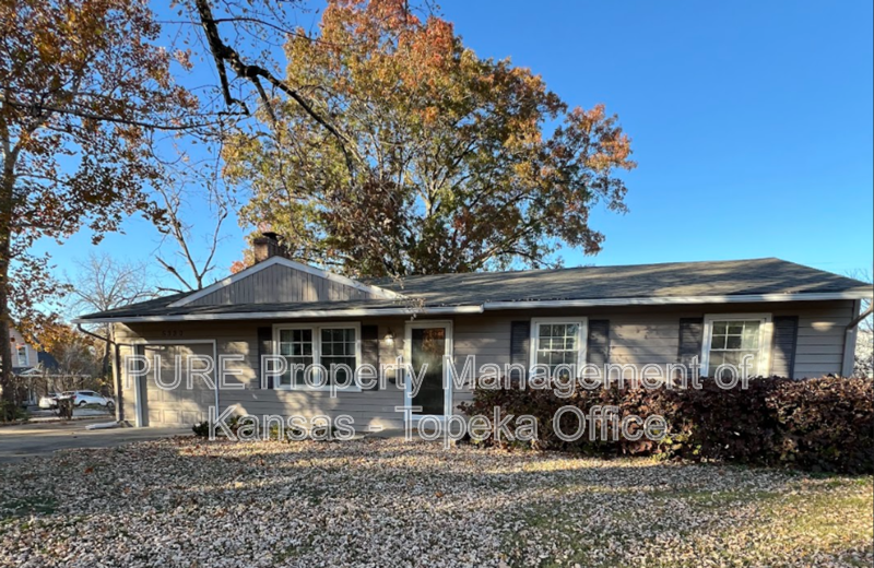 Topeka House: 5330 SW 31st Street