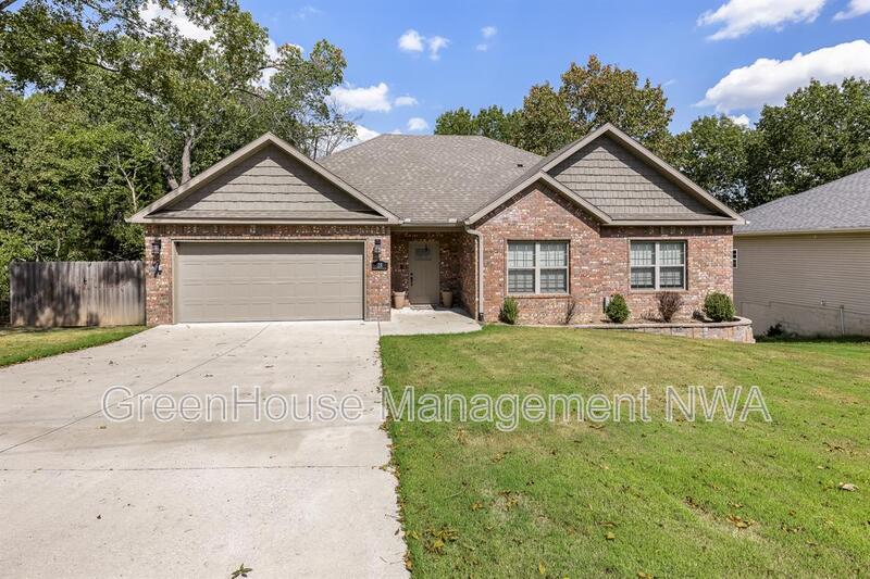Bella Vista House: 28 Mills Dr