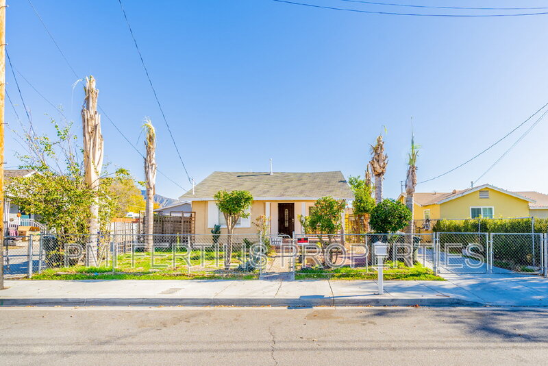 Highland House: 7221 Olive Street