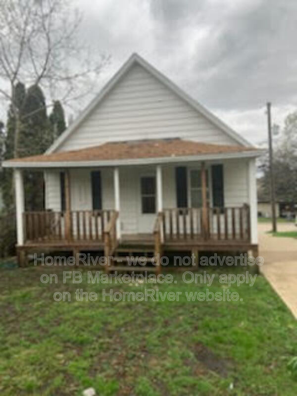 Joliet House: 327 Hyde Park St