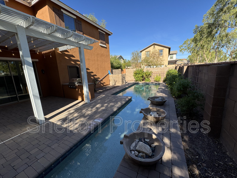 Buckeye House: 20712 W Park Meadows Dr