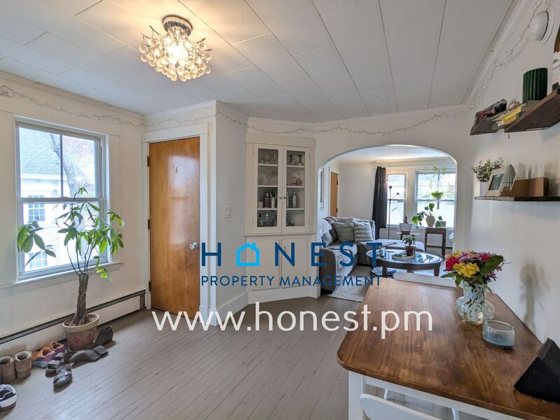 Hallowell Condo: 20 Academy Street