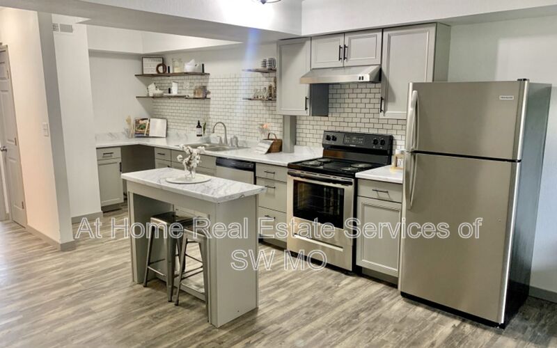 Springfield Condo: 1438 E Elm