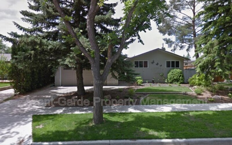 Edmonton House: 7614 149 St NW
