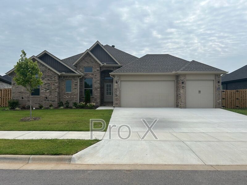 Pea Ridge House: 2412 Salmon St