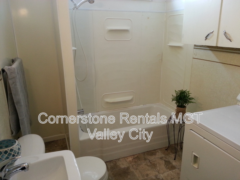 Valley City House: 309 College St SW