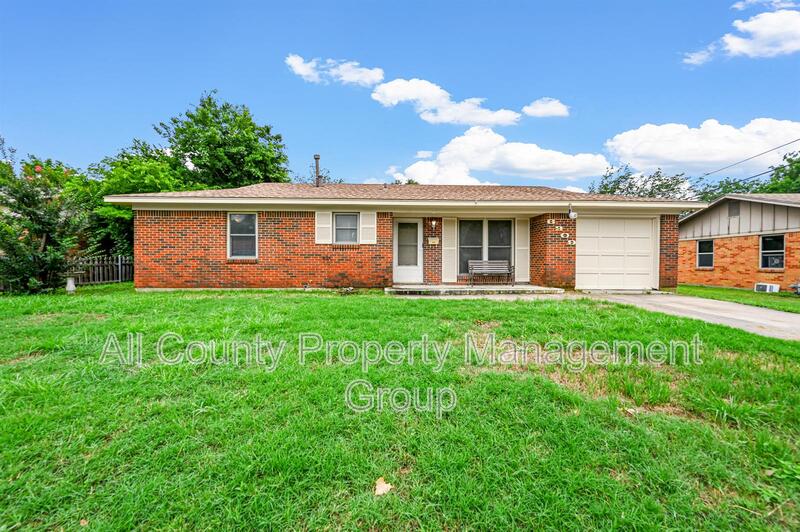 Fort Worth House: 6209 Shadydell Drive