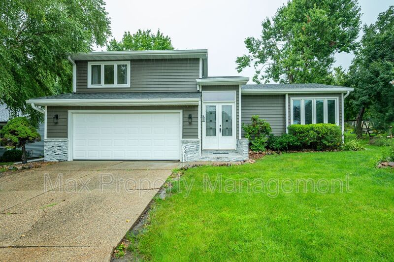 Urbandale House: 9408 Horton Ave
