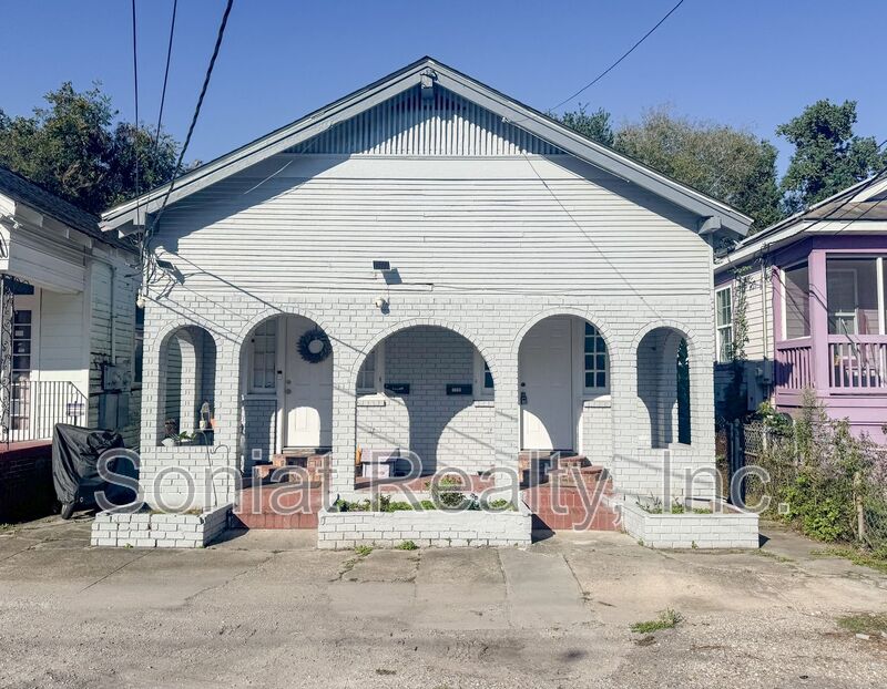 New Orleans Condo: 2114 Painters Street