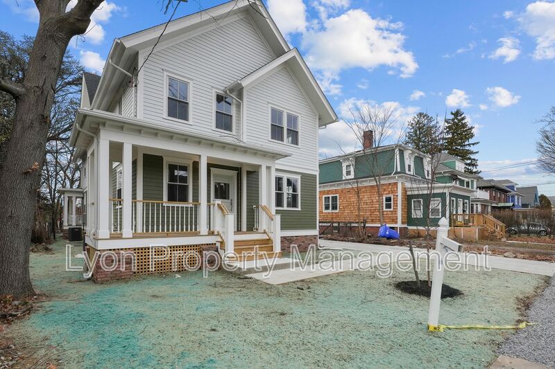 Providence House: 183 Congress Ave