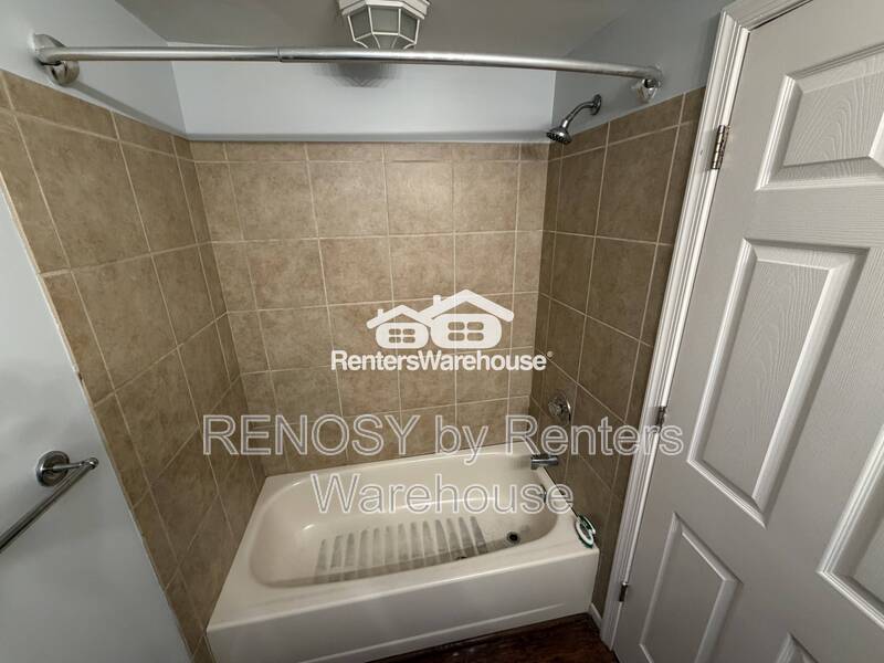 Edgewood House: 907 Woodbridge
