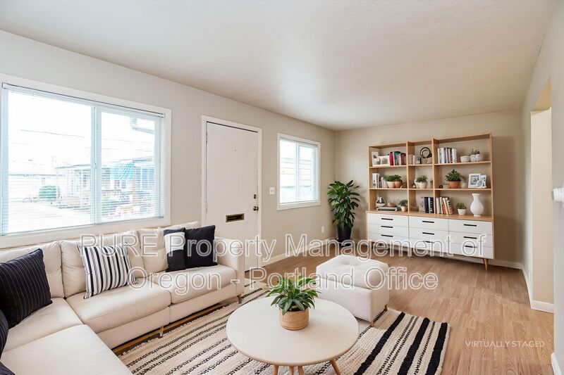 Portland House: 7016 N Amherst St