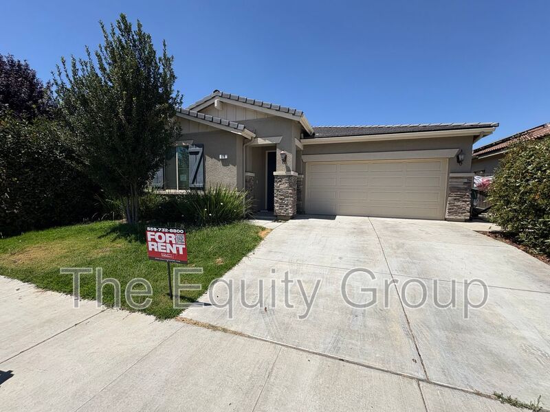 Visalia House: 918 West Sedona Ave