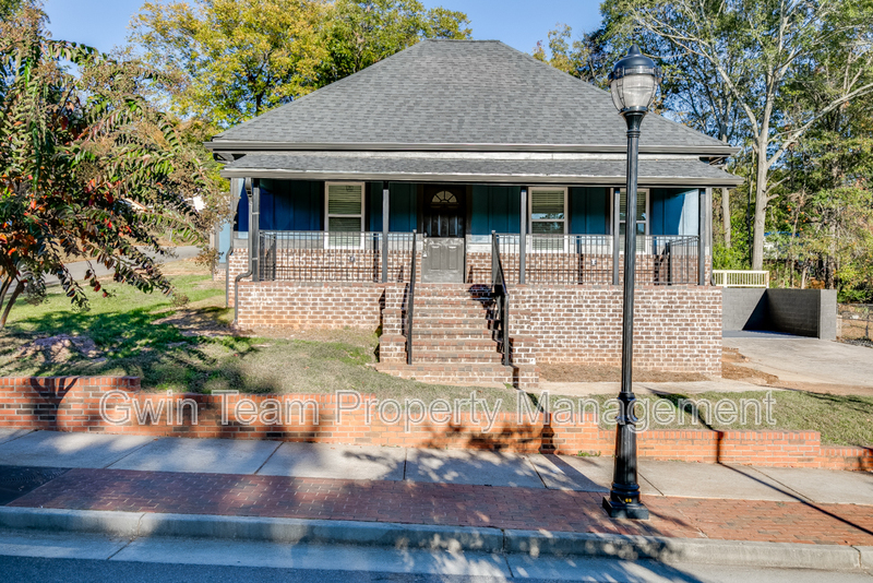 Buford House: 4615 S Lee Street