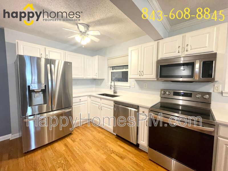 Charleston House: 415 Parkdale Dr.