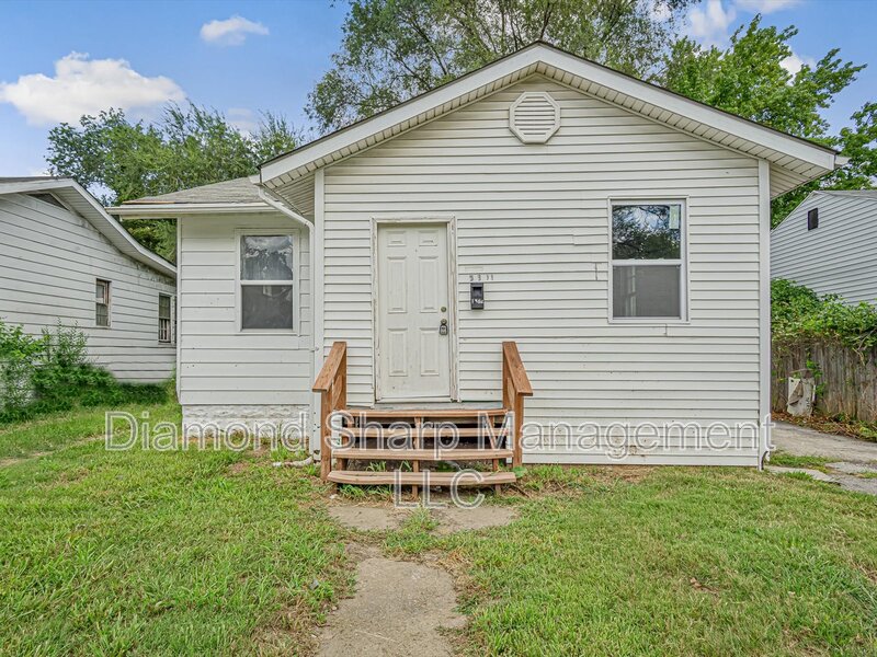 East St. Louis House: 5611 Hallows Avenue