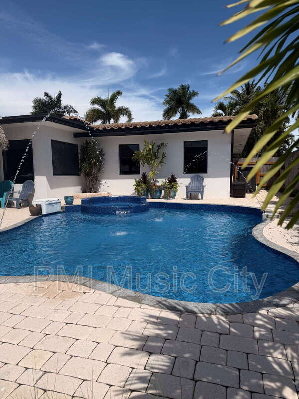 Pompano Beach House: 2264 SE 10th Ct