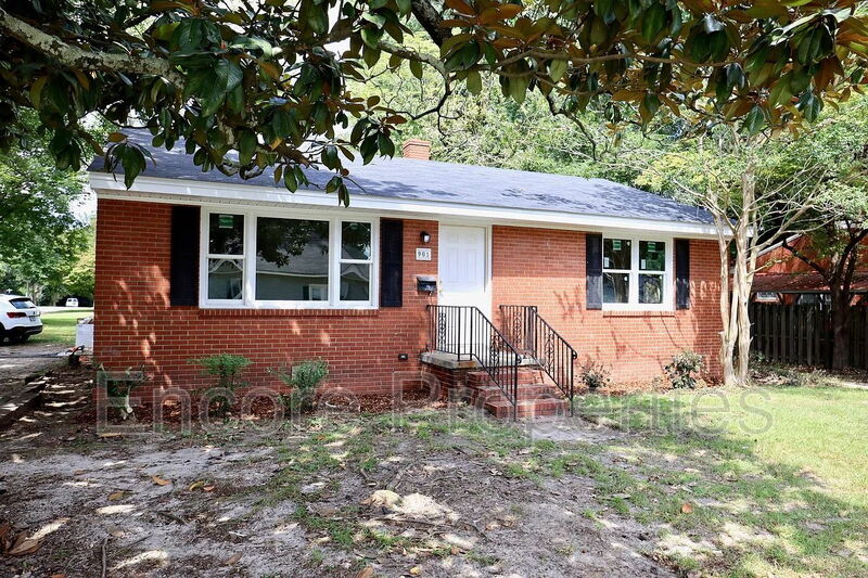 Fuquay-Varina House: 901 Stewart Street