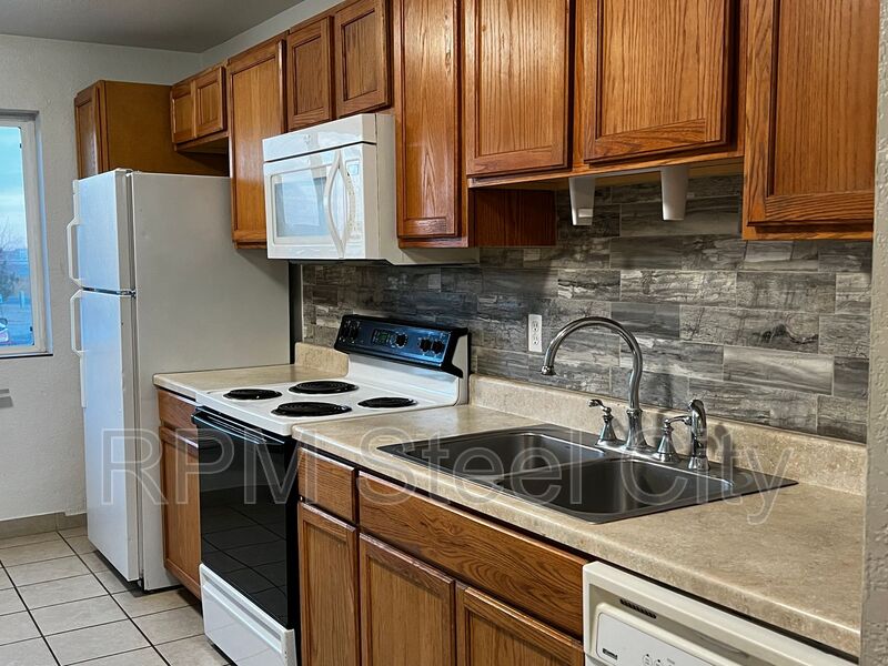 Pueblo Condo: 1719 Oakshire Ln