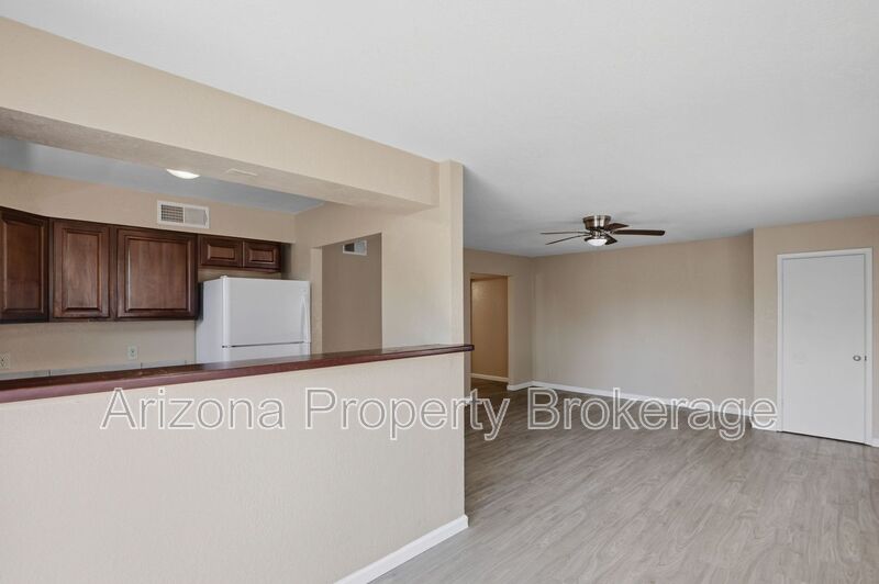 Mesa Condo: 607 W. Rio Salado Pkwy.