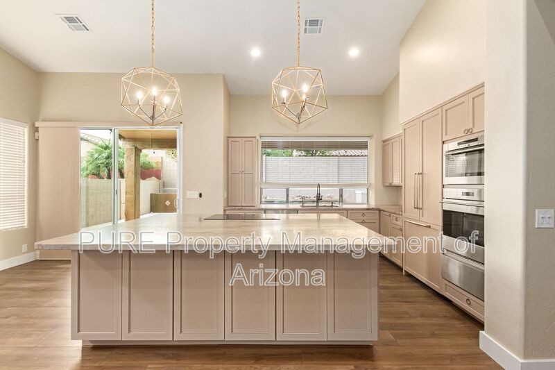 Scottsdale House: 9118 E Topeka Dr