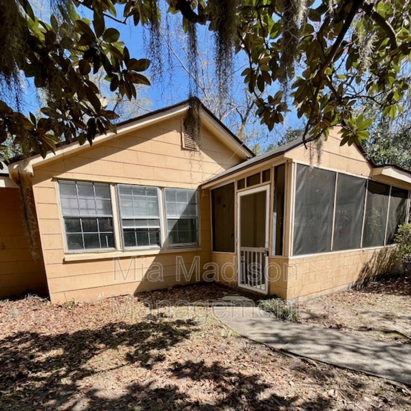 Savannah House: 40 Wesley St