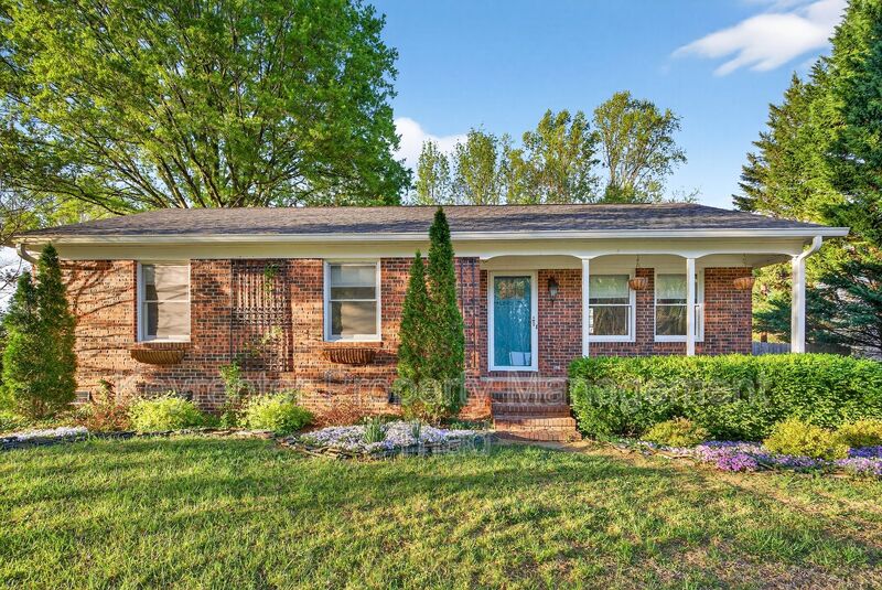 Summerfield House: 2312 Bonnie Lane