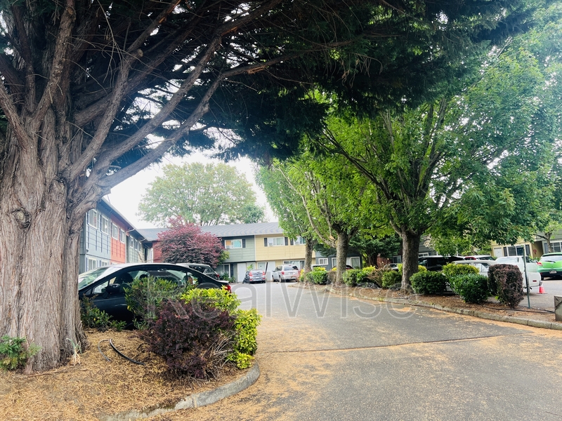 Portland Condo: 2925 SE 50th Ave