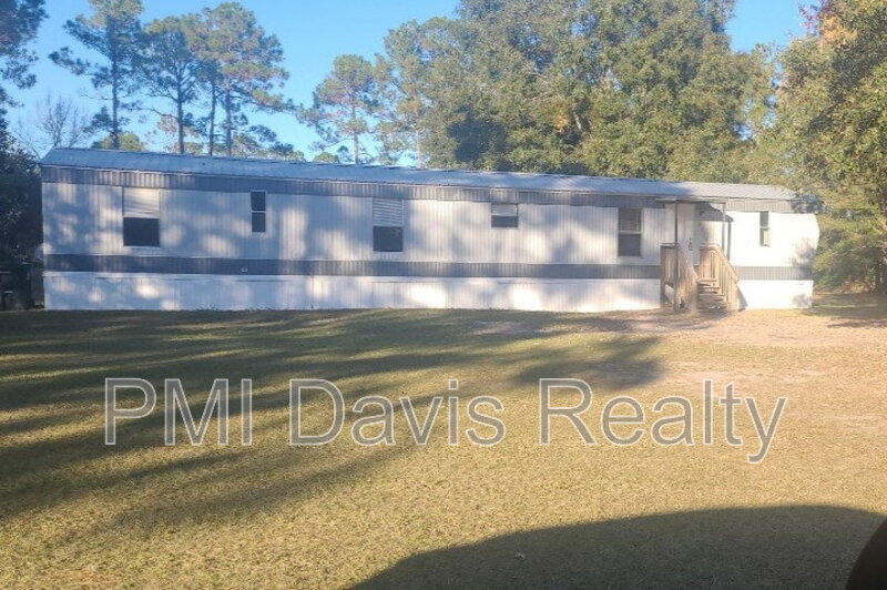 Middleburg House: 4674 Mayflower St