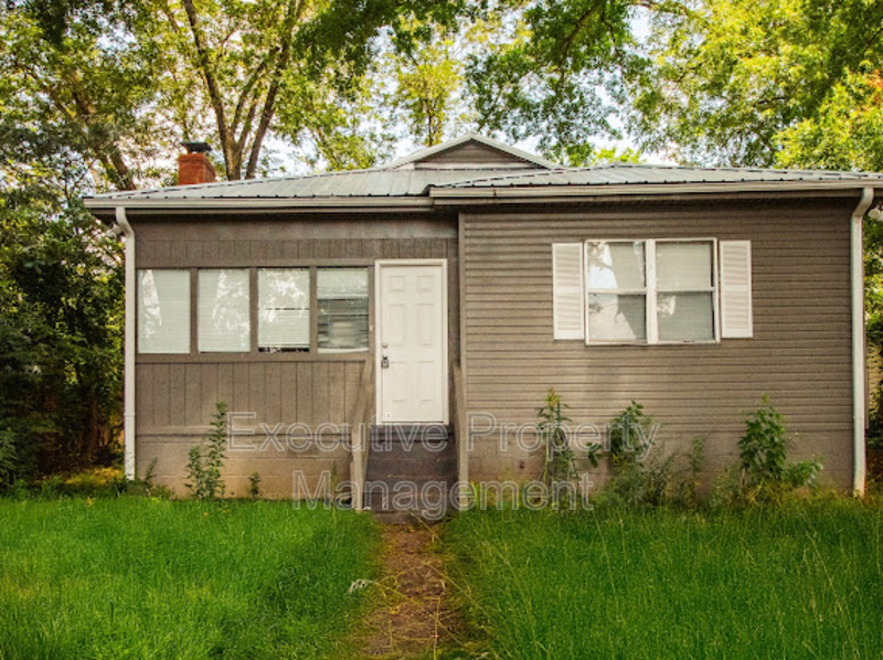 Midfield House: 206 Highway Avenue