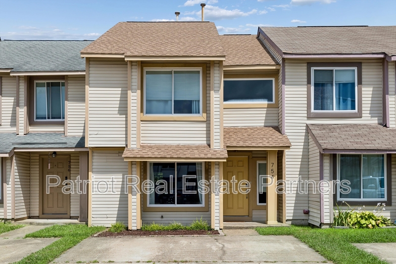 Virginia Beach House: 754 Quesnel Drive