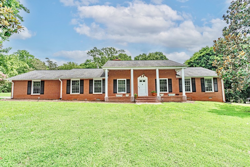 Anderson House: 300 Long Forest Circle