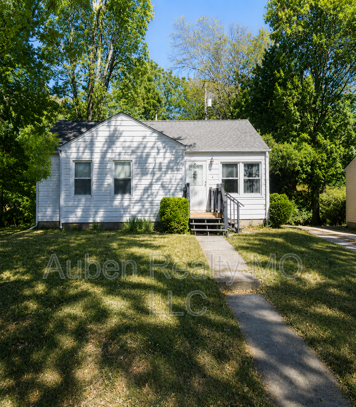 Kansas City House: 1014 NE 43rd Terr.